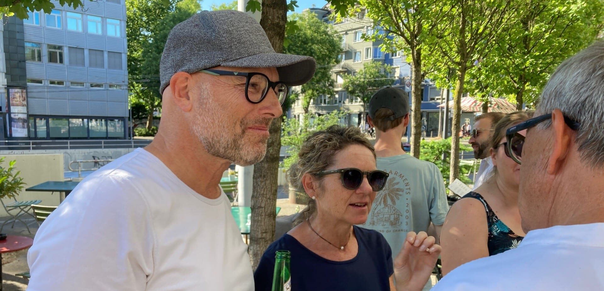 Teamanlass 2026 - das Team tauscht sich fröhlich aus